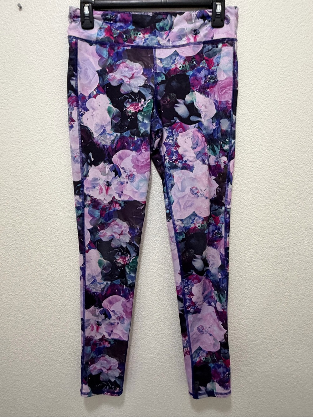 Old Navy Go Dry purple floral ankle length leggings,